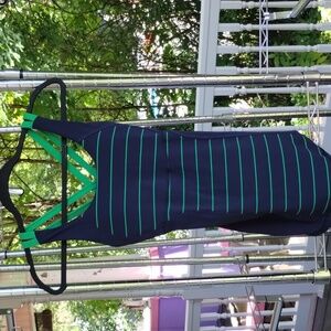 Women's Lululemon athletic top